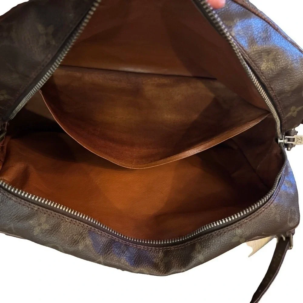 Louis Vuitton Vintage is Nile Crossbody Shoulder Bag Monogram Leather Brown